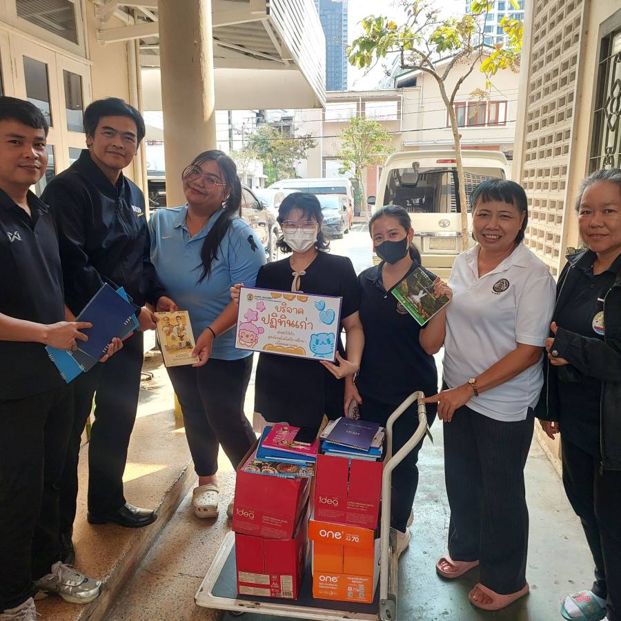 กองคลังมอบปฏิทินเก่า ให้แก่ สำนักงานเลขานุการกรม